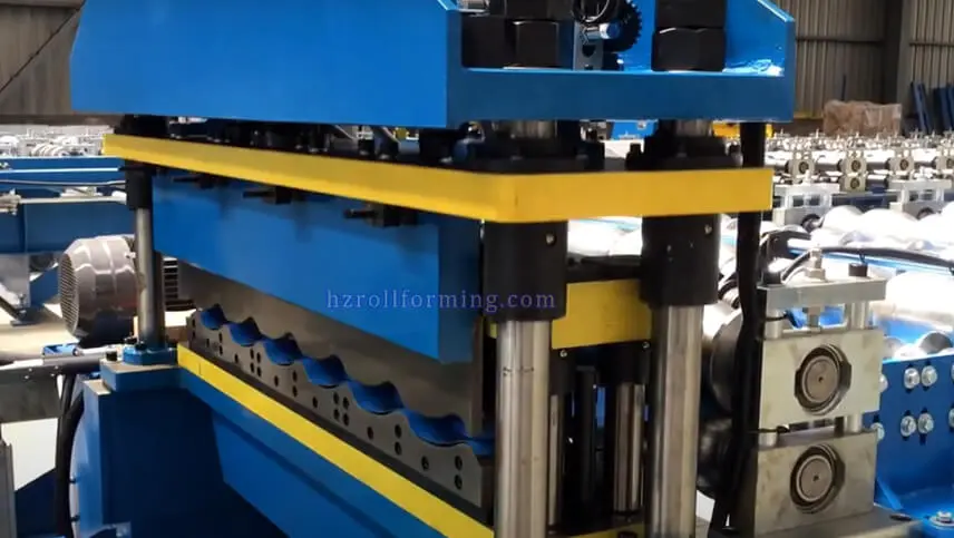 High speed roofing tile roll forming machine